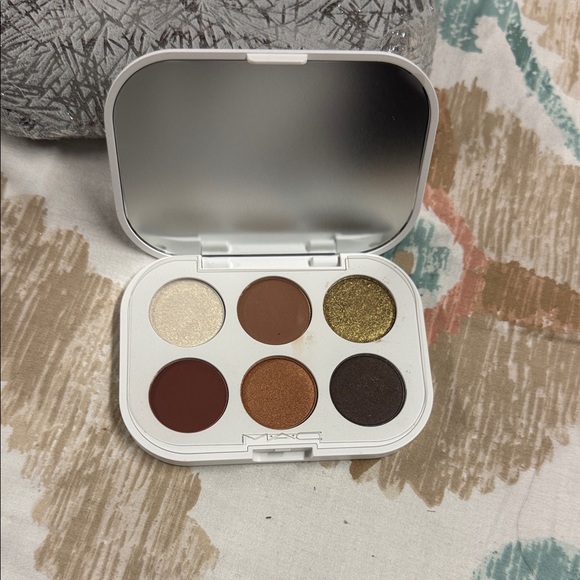 Christmas 🎄 bundle 5- MAC Cosmetics Floral and Silver Key & Card Holder Set - Picture 3 of 10